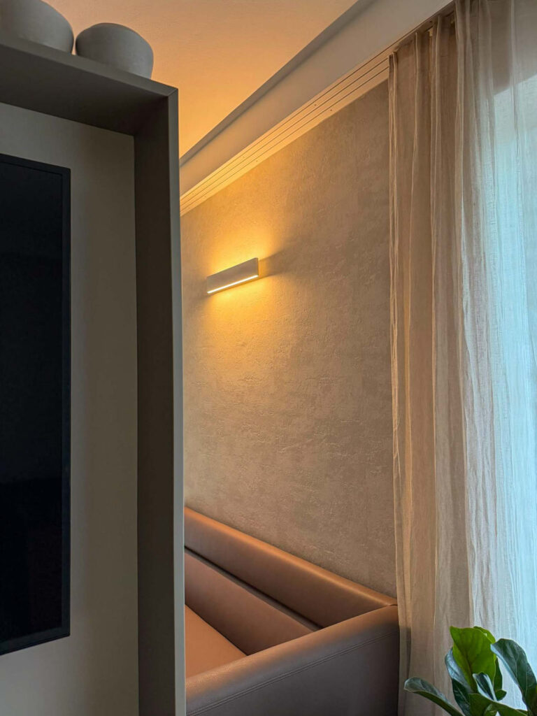 Hochwertige Tapete im Essbereich mit eleganter Raumwirkung